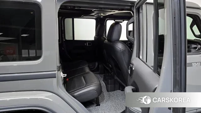 Jeep Wrangler (JL) 2023 Серебристо-серый из Кореи, фото 2