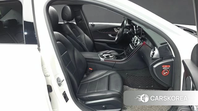 Mercedes-Benz C-Class W205 2019 Белый из Кореи, фото 2