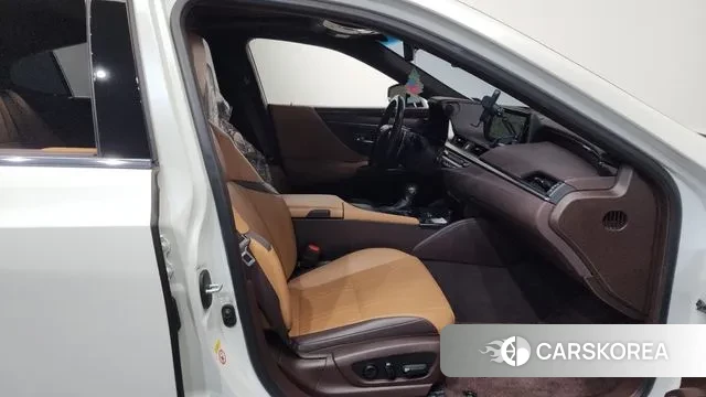 Lexus ES300h 7th generation 2018 Белый из Кореи, фото 2