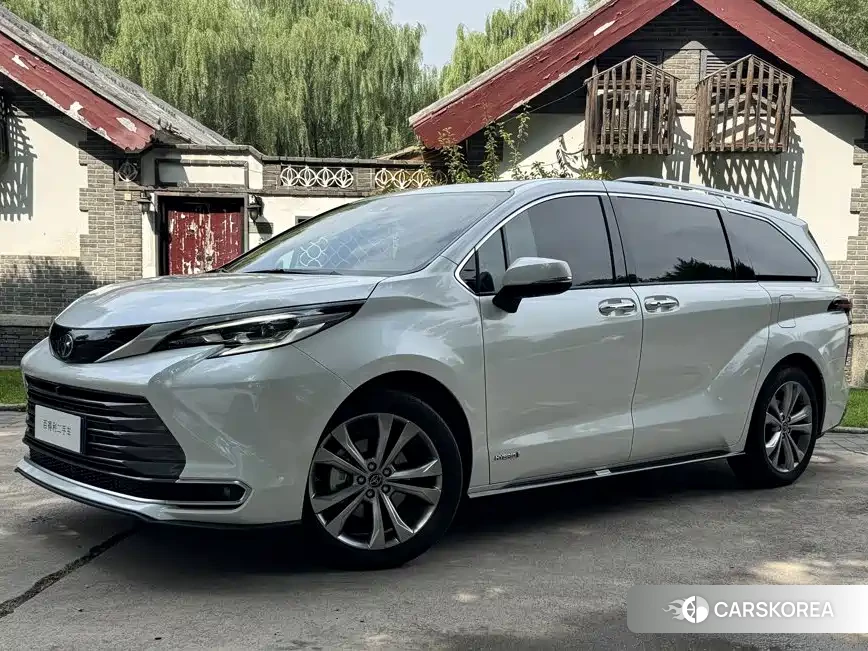 Toyota Sienna 2023 Белый из Китая, фото 2
