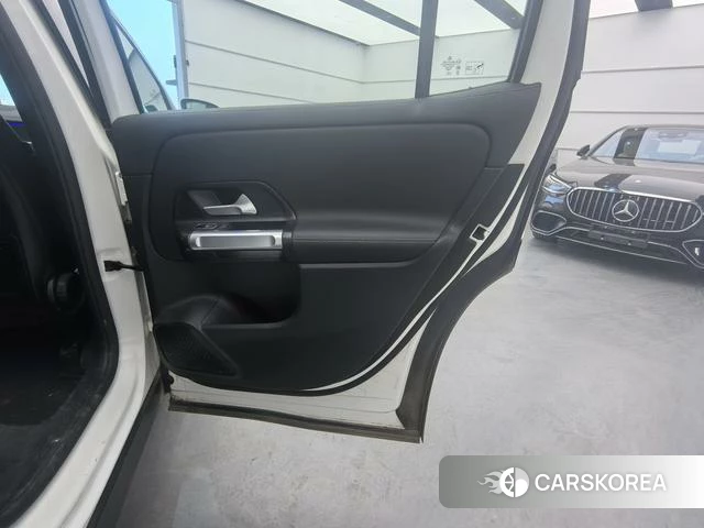 Mercedes-Benz GLB 2023 Белый из Китая, фото 2