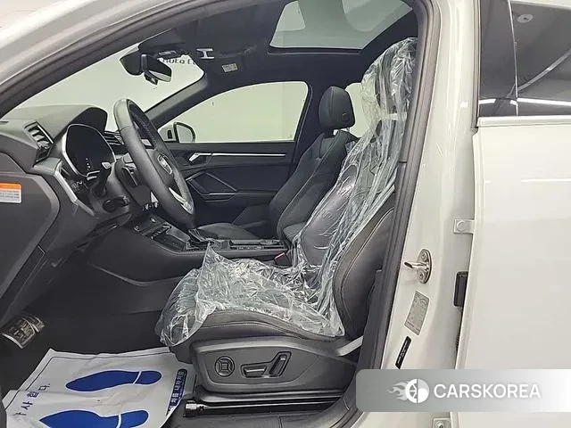 Audi Q3 (F3) 2023 Белый из Кореи, фото 2