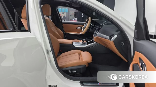BMW 3 Series (G20) 2022 Белый из Кореи, фото 2