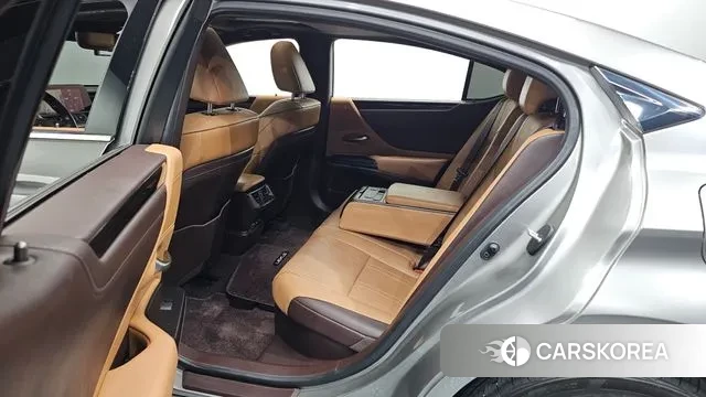 Lexus ES300h 7th generation 2020 Серебряный из Кореи, фото 2