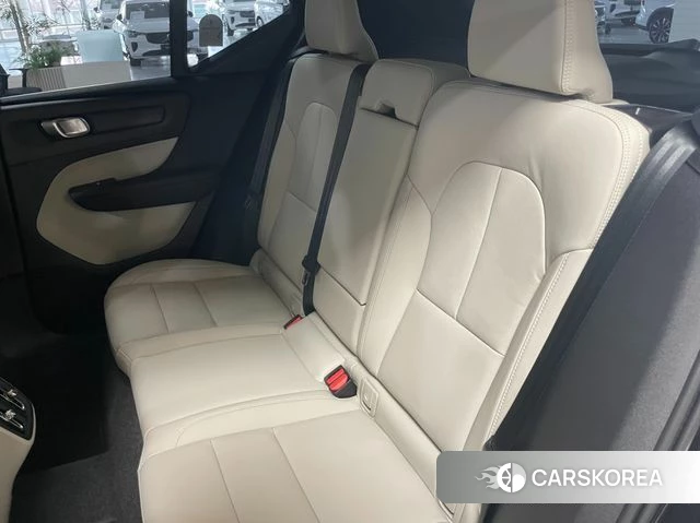Volvo XC40 2026 Черный из Кореи, фото 2