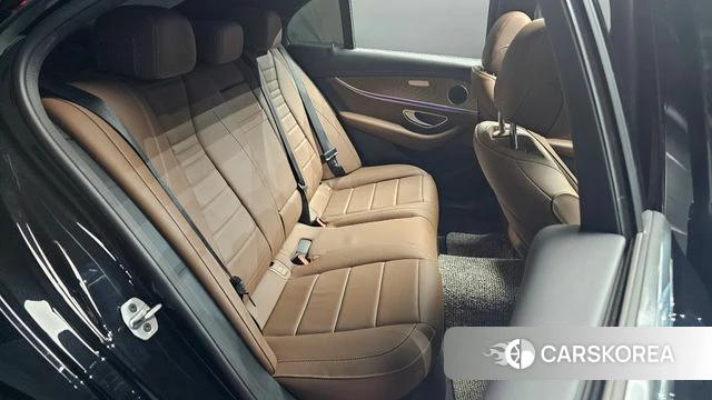 Mercedes-Benz E-Class W213 2023 Черный из Кореи, фото 2