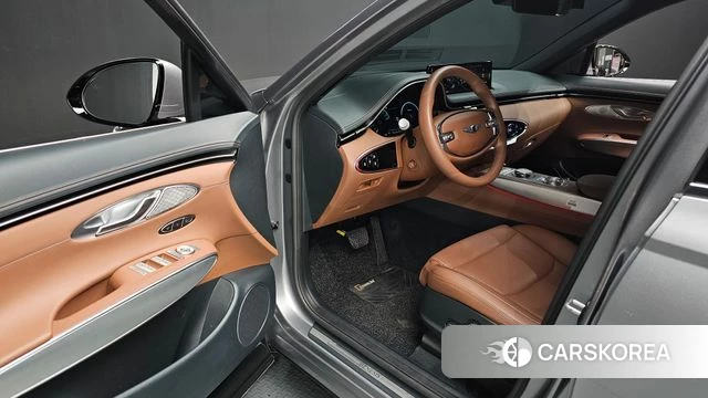 Genesis GV70 2023 Серебристо-серый из Кореи, фото 2