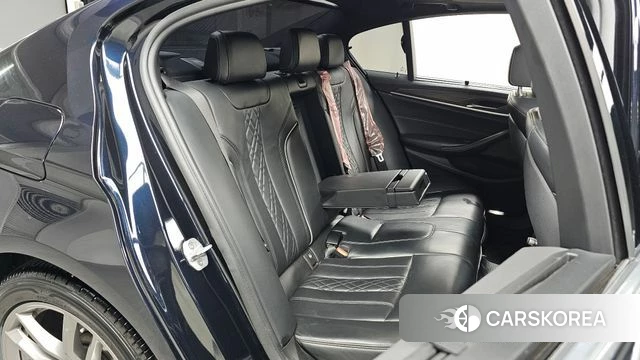 BMW 5 Series (G30) 2018 Черный из Кореи, фото 2