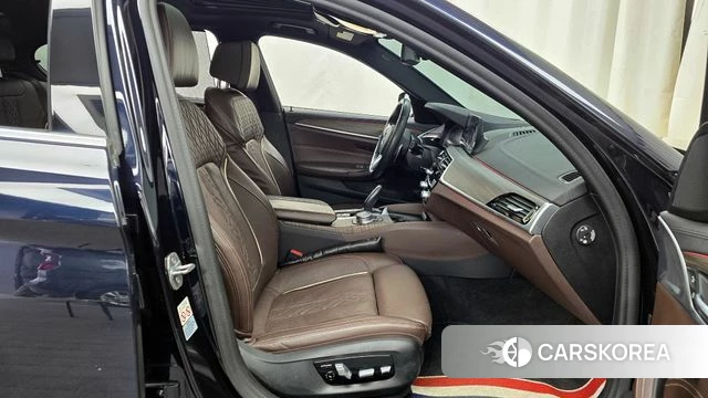 BMW 5 Series (G30) 2019 Черный из Кореи, фото 2