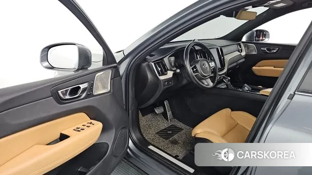 Volvo XC60 second Generation 2020 Серебристо-серый из Кореи, фото 2