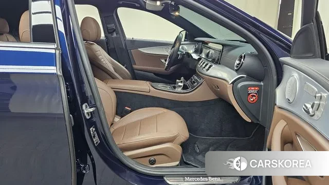 Mercedes-Benz E-Class W213 2021 Синий из Кореи, фото 2