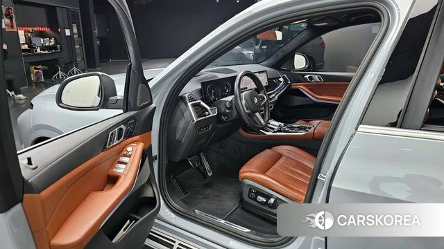 BMW X7 (G07) 2024 Серебристо-серый из Кореи, фото 2