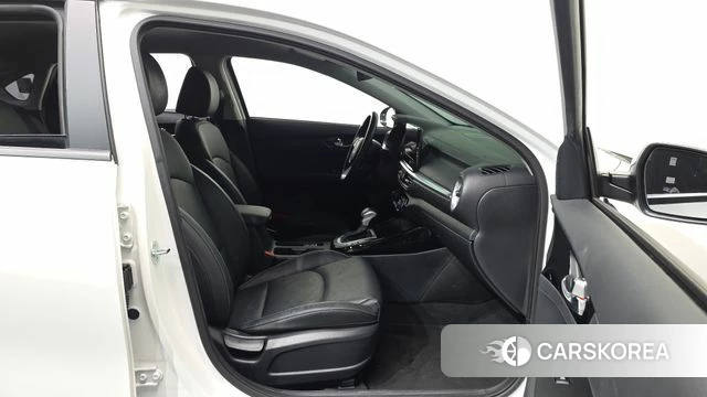 Kia The New K3 2nd generation 2023 Белый из Кореи, фото 2