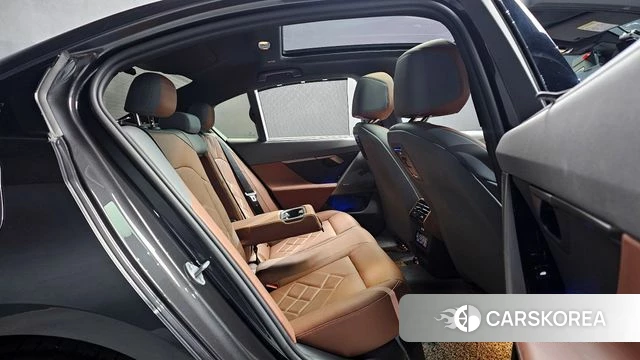 BMW 5 Series (G60) 2025 Серый из Кореи, фото 2