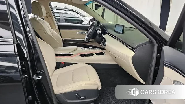 Genesis GV70 2023 Черный из Кореи, фото 2