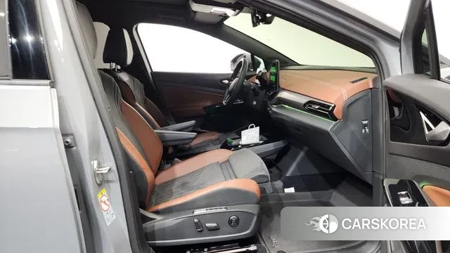 Volkswagen ID.4 2023 Серебристо-серый из Кореи, фото 2