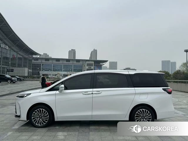 Buick GL8 PHEV 2025 Белый из Китая, фото 2