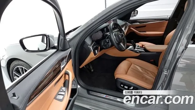 BMW 5 Series (G30) 2022 Серебристо-серый из Кореи, фото 2