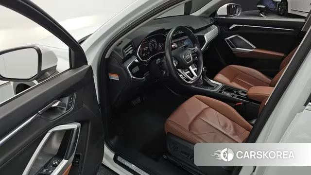 Audi Q3 (F3) 2020 Белый из Кореи, фото 2