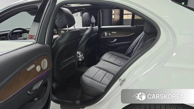 Mercedes-Benz E-Class W213 2021 Белый из Кореи, фото 2