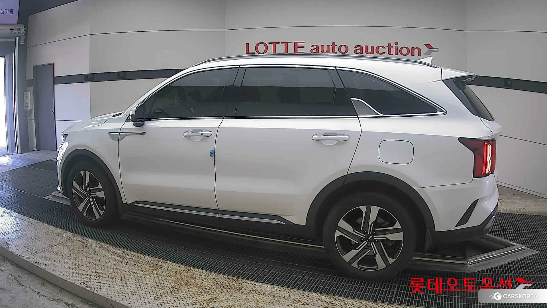Kia Sorento Hybrid 2023 Snow White Pearl из Кореи, фото 2