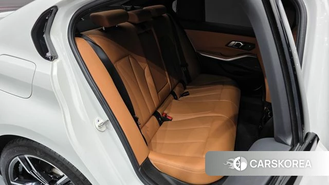 BMW 3 Series (G20) 2023 Белый из Кореи, фото 2