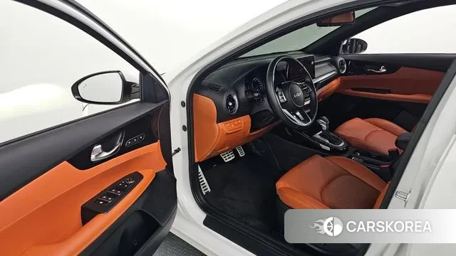 Kia The New K3 2nd generation 2023 Белый из Кореи, фото 2