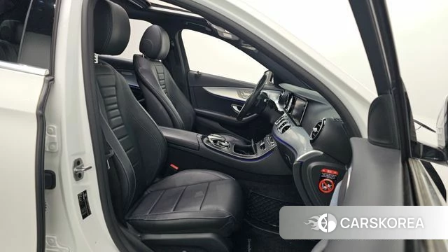 Mercedes-Benz E-Class W213 2020 Белый из Кореи, фото 2