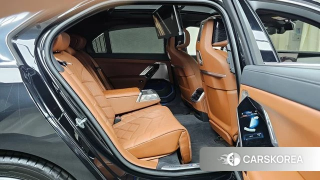 BMW 7 Series (G70) 2025 Черный из Кореи, фото 2