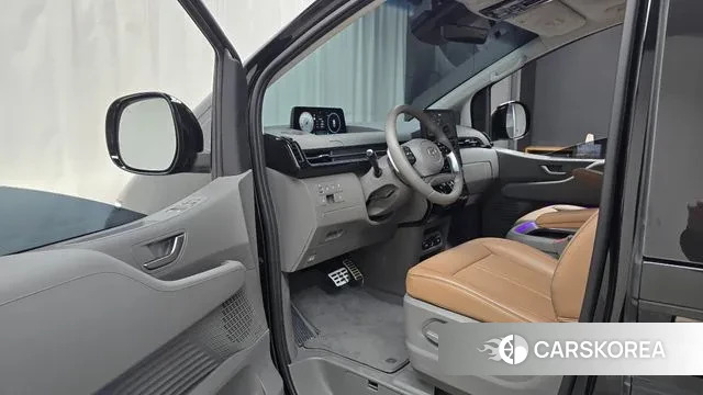 Hyundai Staria 2025 Черный из Кореи, фото 2