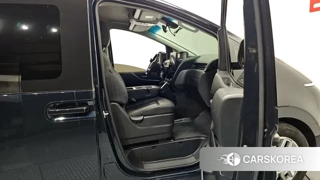 Hyundai Staria 2023 Синий из Кореи, фото 2