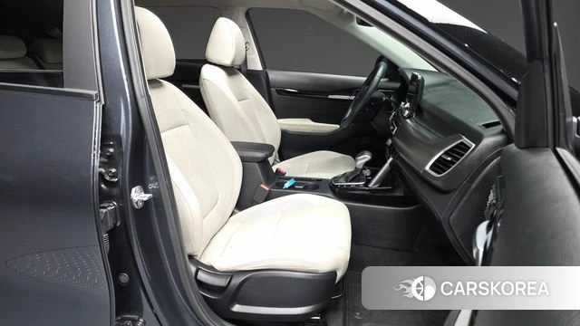 Kia Seltos 2022 Серый из Кореи, фото 2