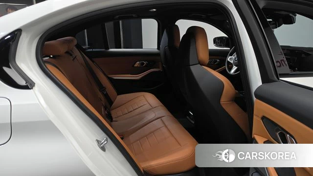 BMW 3 Series (G20) 2023 Белый из Кореи, фото 2