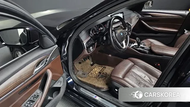 BMW 5 Series (G30) 2018 Черный из Кореи, фото 2