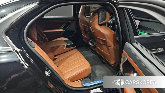 BMW 7 Series (G70) 2025 Черный из Кореи, фото 2