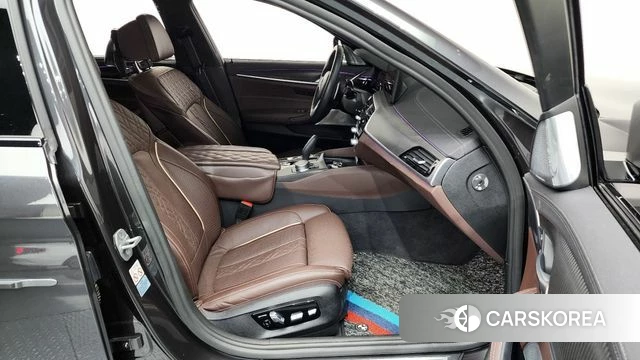 BMW 5 Series (G30) 2021 Серый из Кореи, фото 2