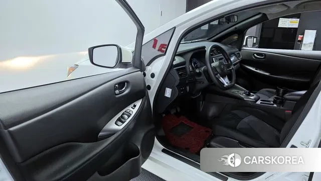 Nissan Leaf (ZE1) 2019 Белый из Кореи, фото 2