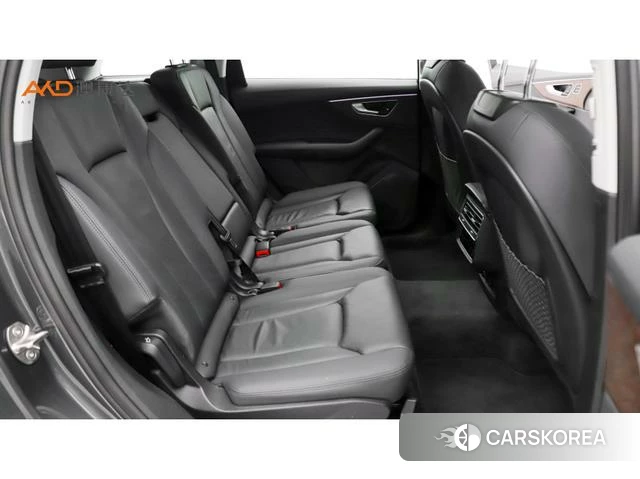 Audi Q7 2021 Серебристо-серый из Китая, фото 2