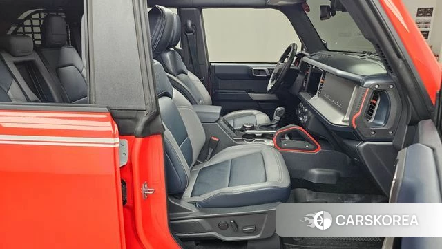 Ford Bronco 6th Generation 2023 Красный из Кореи, фото 2