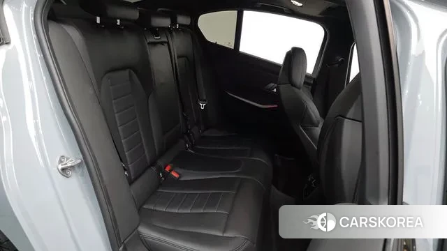 BMW 3 Series (G20) 2024 Светло-серебряный цвет из Кореи, фото 2