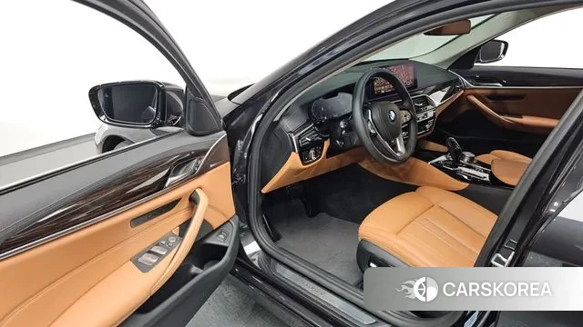 BMW 5 Series (G30) 2021 Серый из Кореи, фото 2