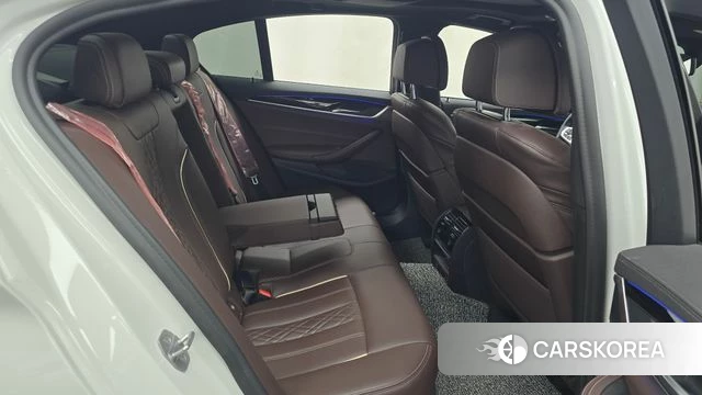 BMW 5 Series (G30) 2021 Белый из Кореи, фото 2