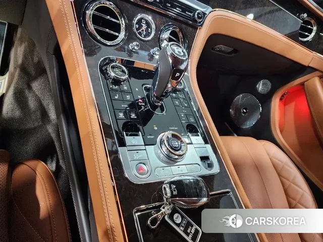 Bentley Continental GT 3rd Generation 2022 Белый из Кореи, фото 2