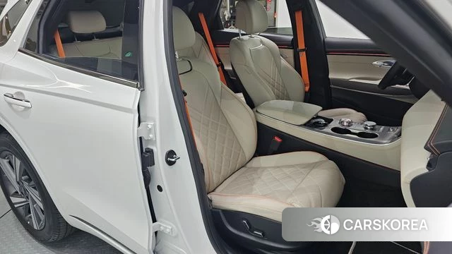 Genesis GV70 2024 Белый из Кореи, фото 2