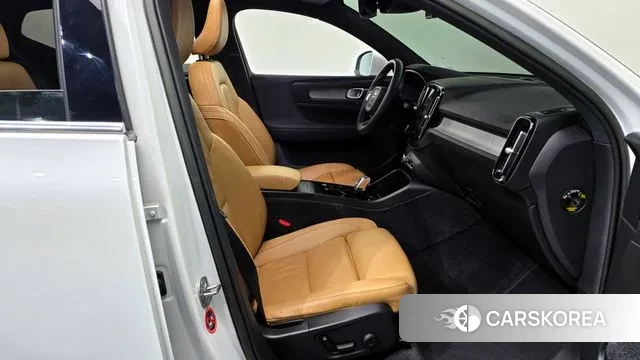 Volvo XC40 2022 Белый из Кореи, фото 2