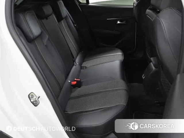 Peugeot e-208 second Generation 2022 Белый из Кореи, фото 2