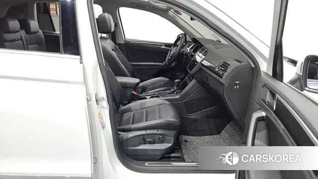 Volkswagen Tiguan second Generation 2018 Белый из Кореи, фото 2