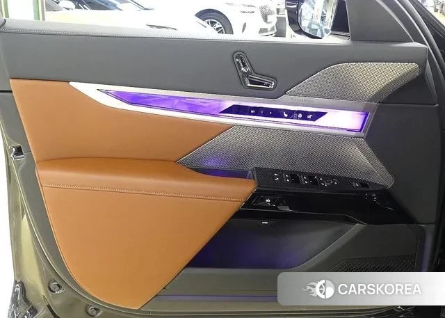 BMW 7 Series (G70) 2025 Черный из Кореи, фото 2