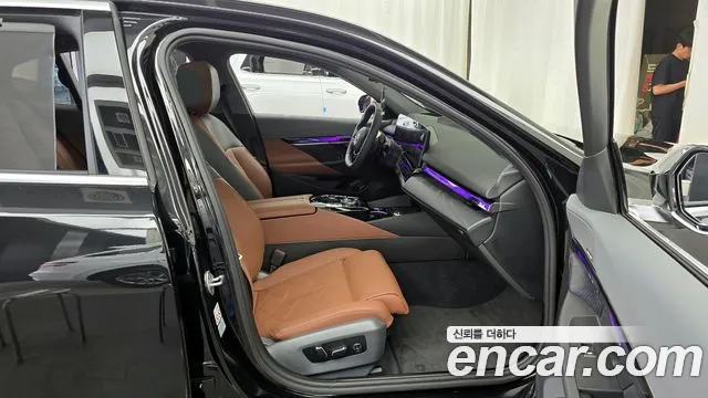 BMW 5 Series (G60) 2024 Черный из Кореи, фото 2