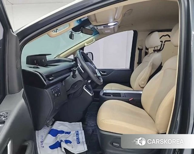 Hyundai Staria 2023 Черный из Кореи, фото 2